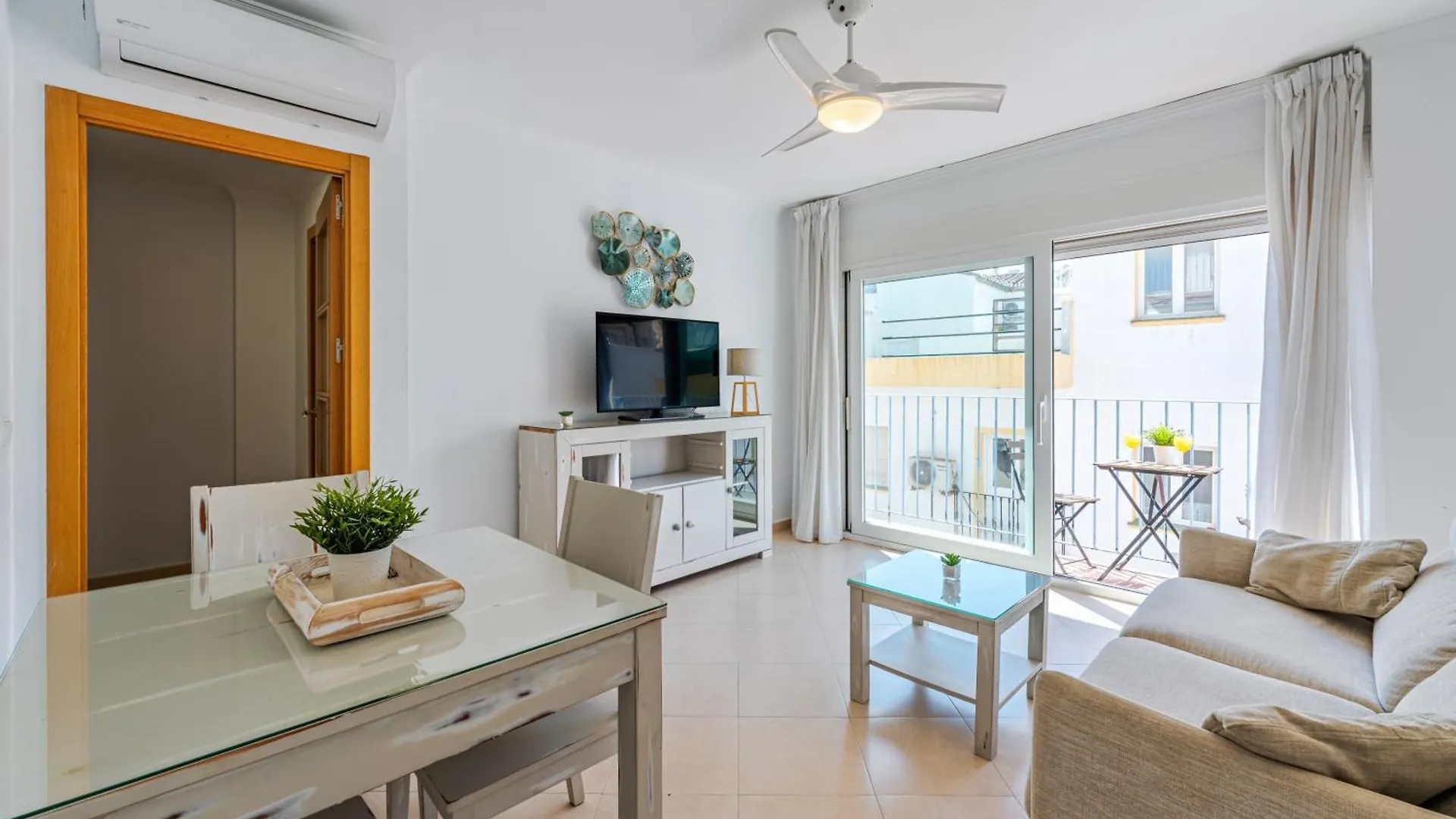 Carihuela - Beach & Sun Torremolinos 0*,  İspanya